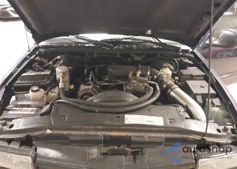 1998 Chevrolet S-10 Ls from USA, damaged, VIN 1GCDT19X9W8184685